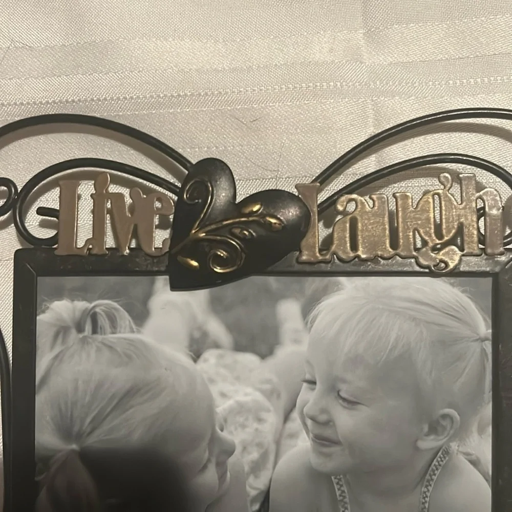 “Live 🖤 Love” Frame 🖼️